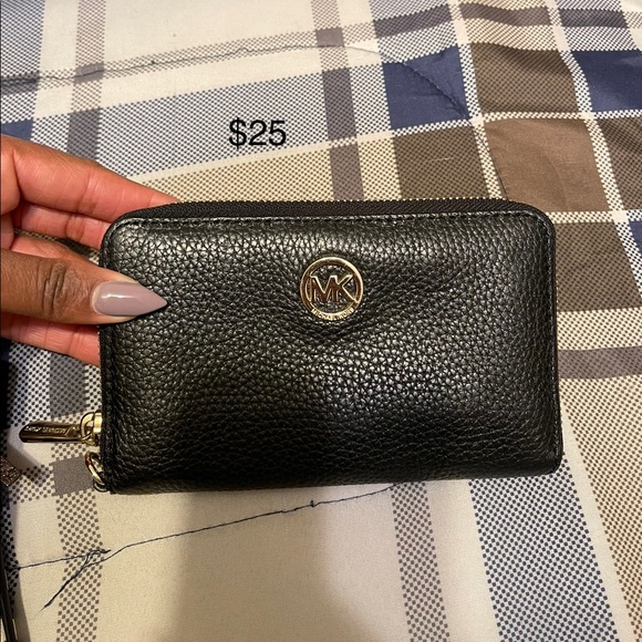 Handbag and accessories overload! - Picture 3 of 9